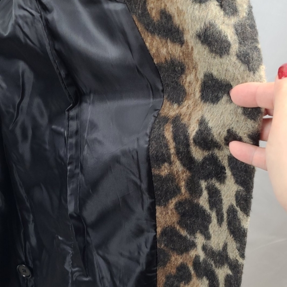 Beautiful Leopard Print Coat - Picture 6 of 7